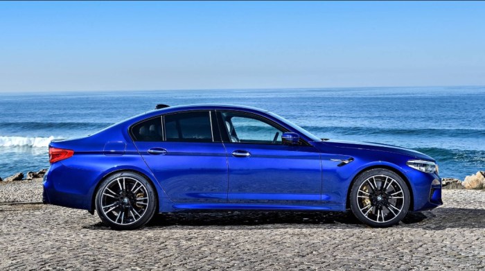 Luxury sedan deals online USA